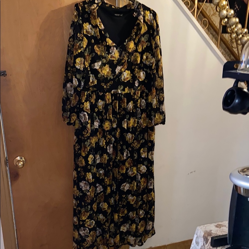 SHEIN Black and Gold V-Neck Bishop Sleeve Dress